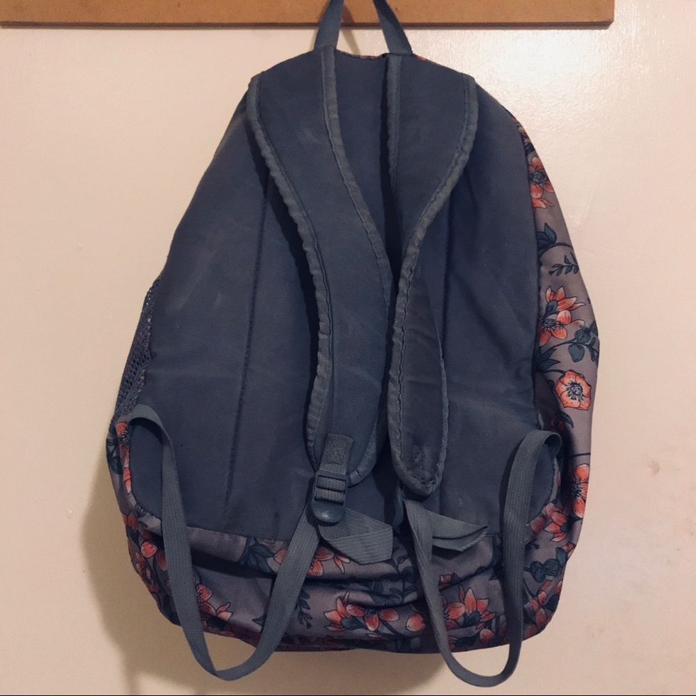 Backpack - Picture 3 of 5